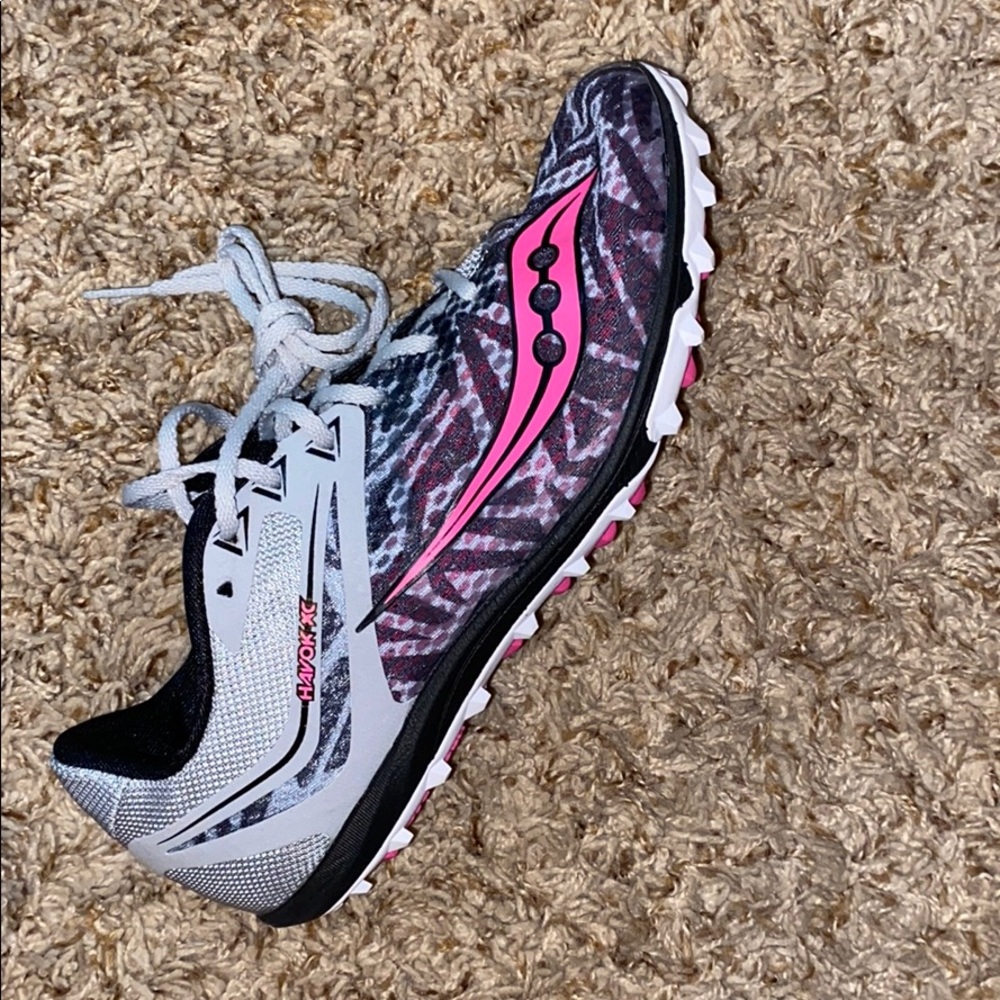 Saucony running spikes